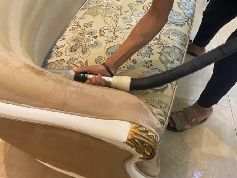 تنظيف كنب بجهاز الشفط